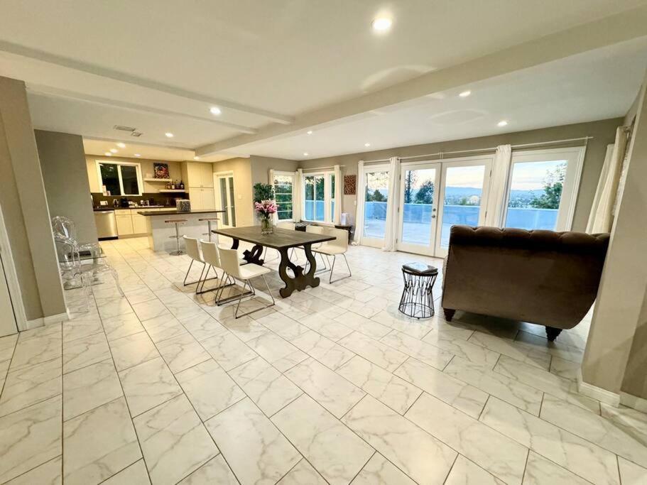 #Universal Apartment Los Angeles Exterior photo