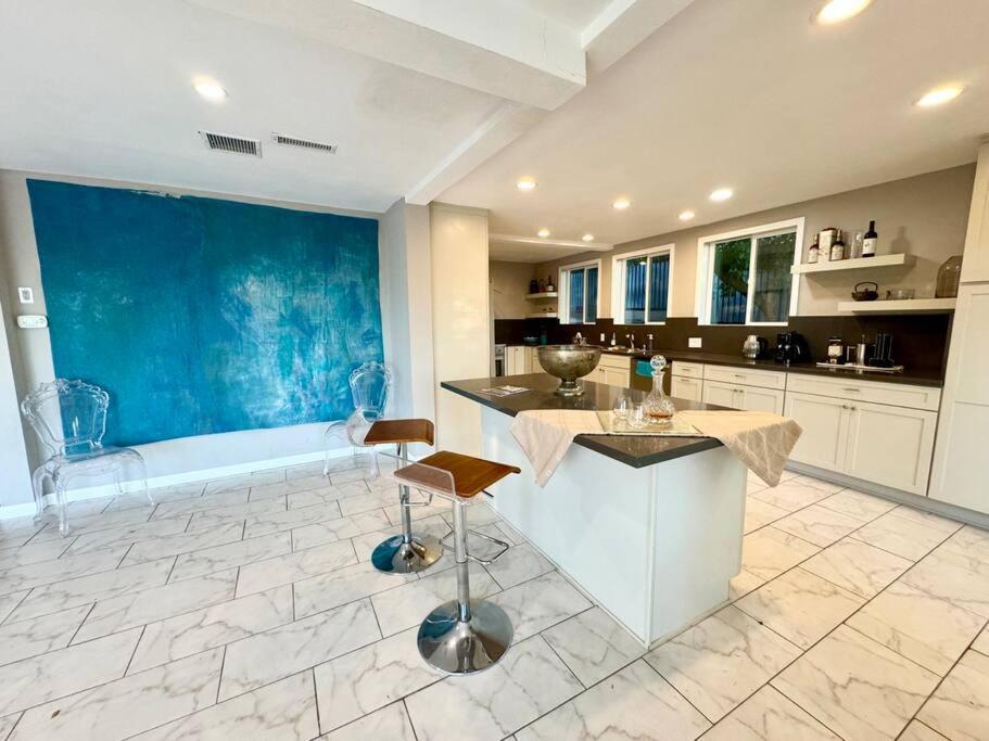 #Universal Apartment Los Angeles Exterior photo