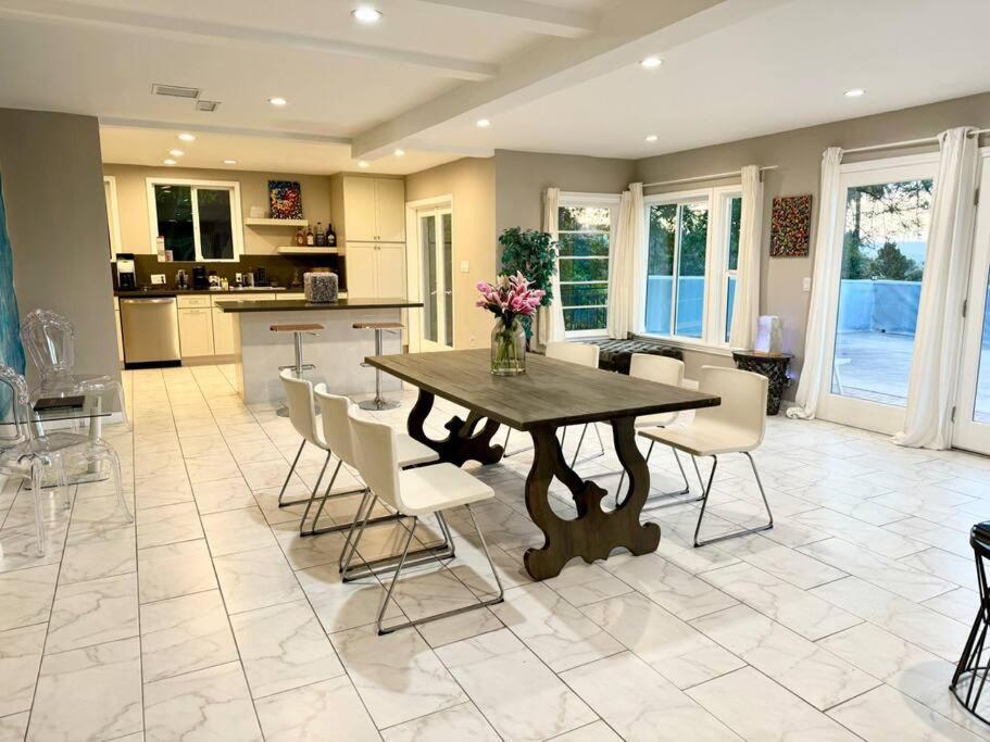 #Universal Apartment Los Angeles Exterior photo